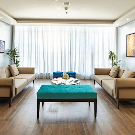 Radisson Blu Hotel, Jeddah Corniche Exterior foto A living room