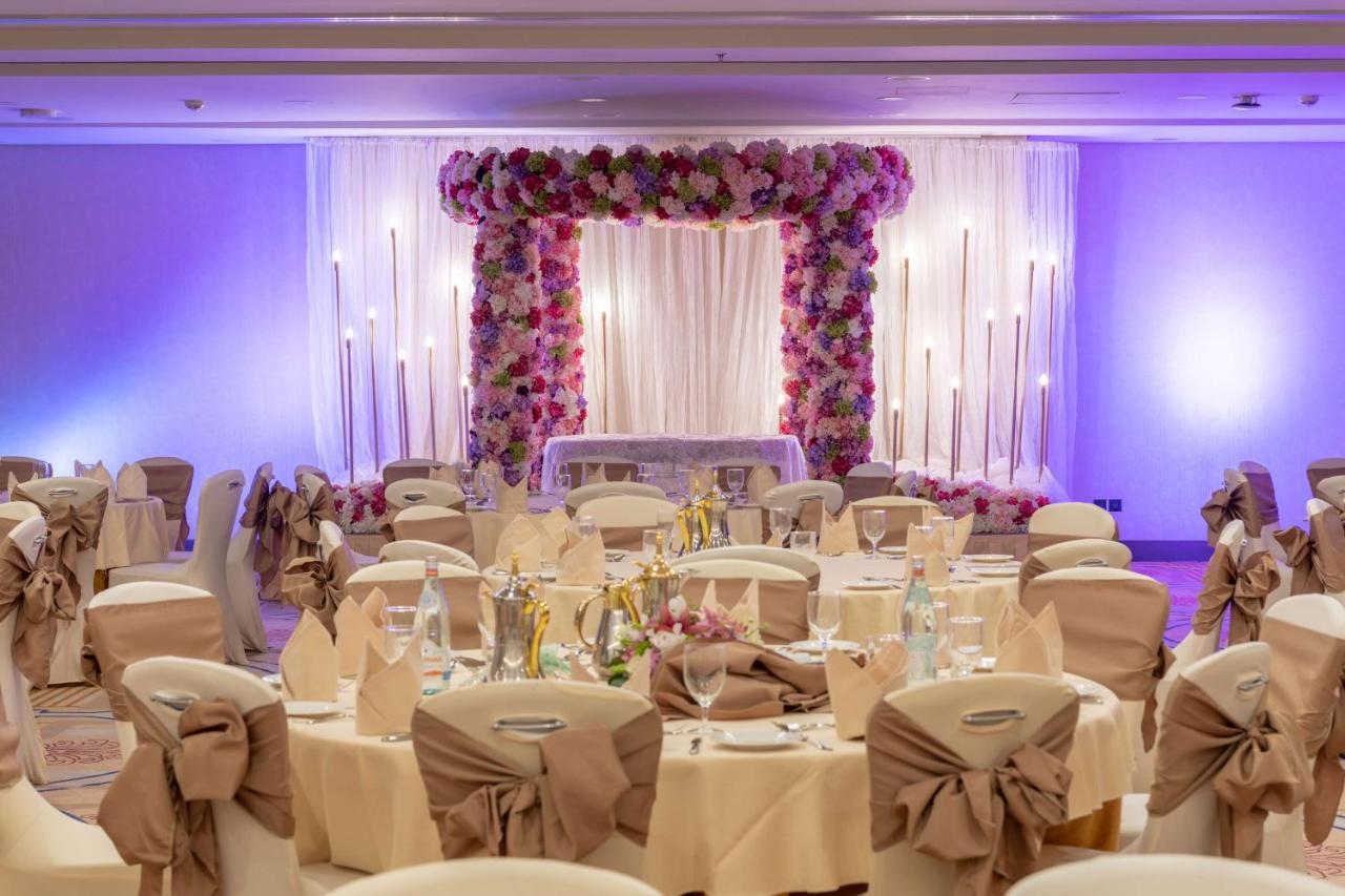 Radisson Blu Hotel, Jeddah Corniche Exterior foto A wedding reception