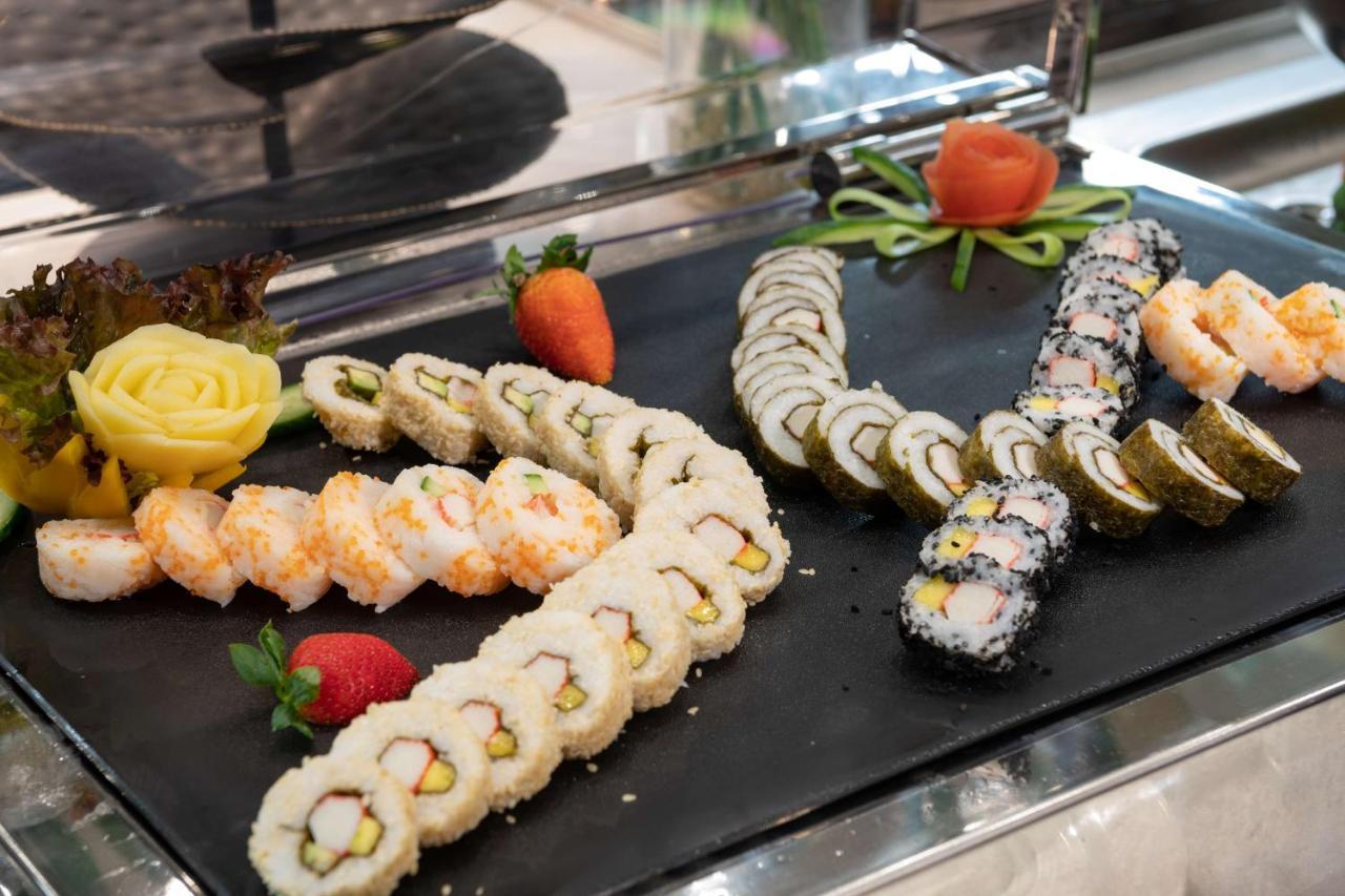Radisson Blu Hotel, Jeddah Corniche Exterior foto Sushi