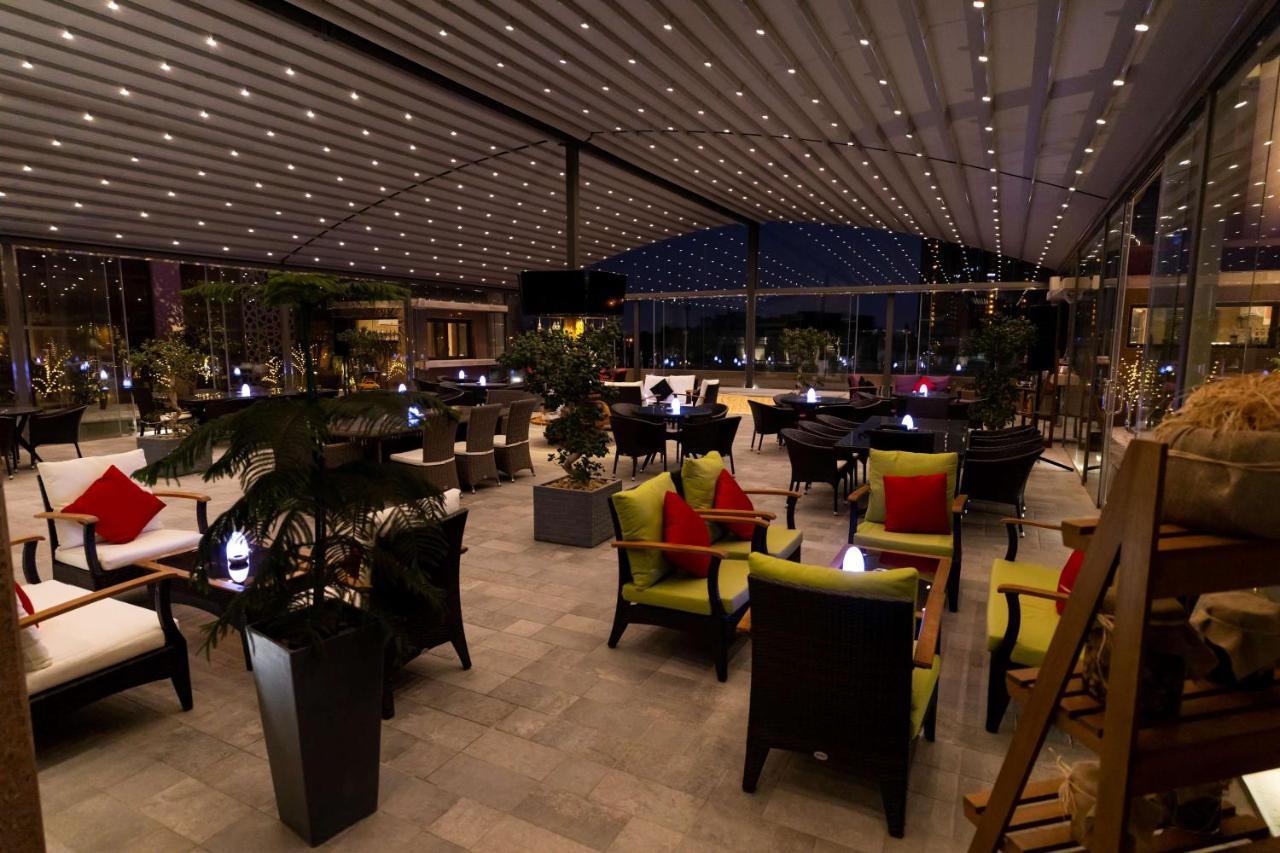 Radisson Blu Hotel, Jeddah Corniche Exterior foto The lobby