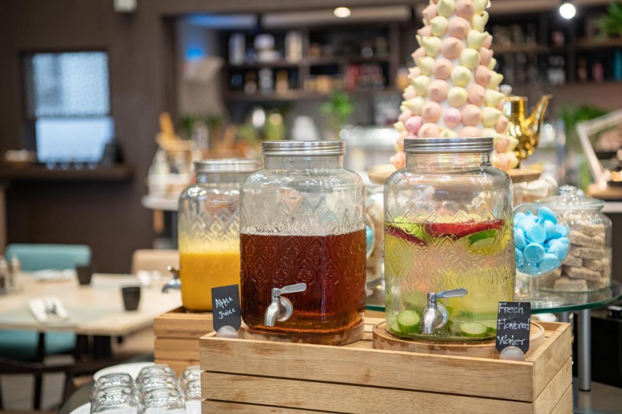 Radisson Blu Hotel, Jeddah Corniche Exterior foto Infused water